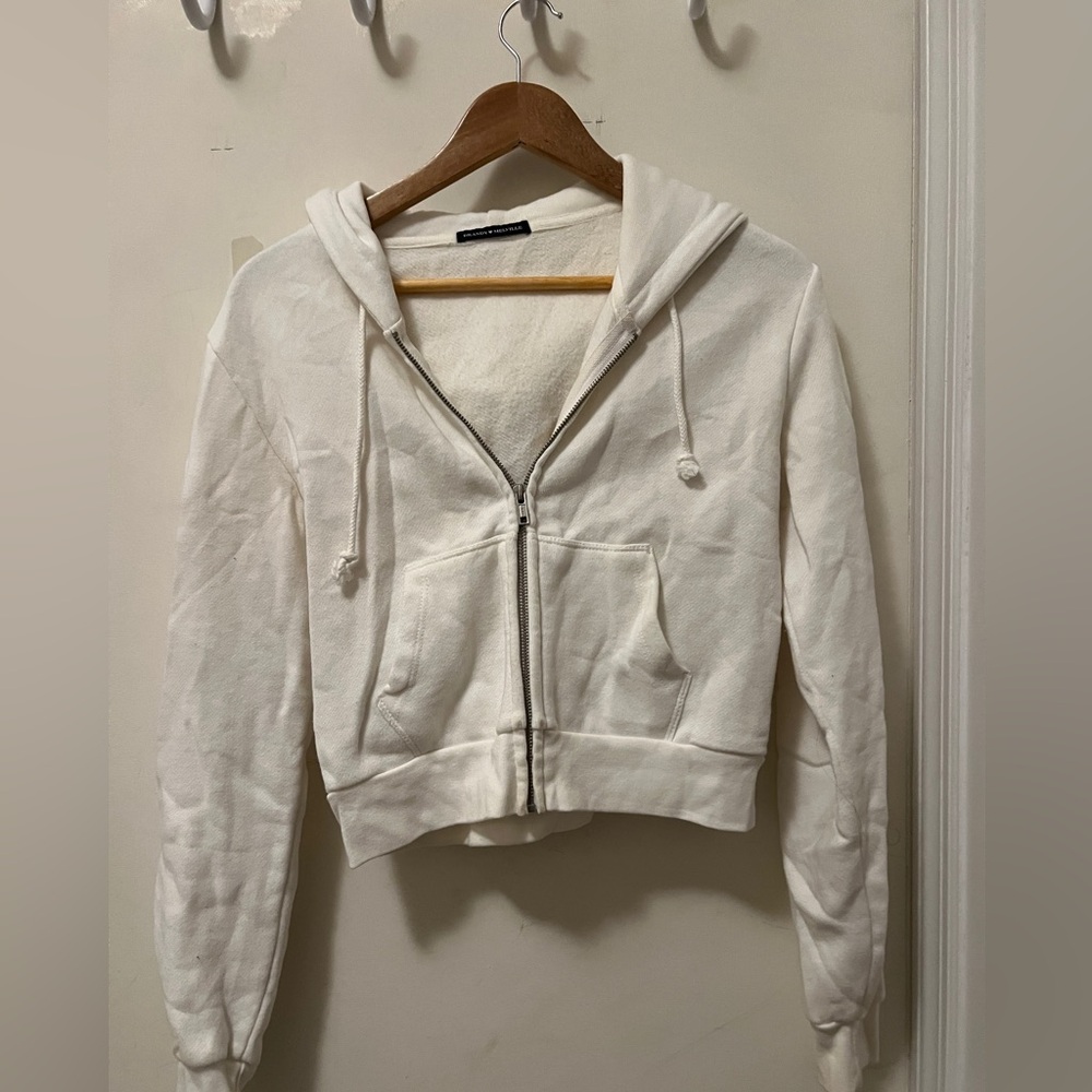 Brandy Melville Cropped white zip up